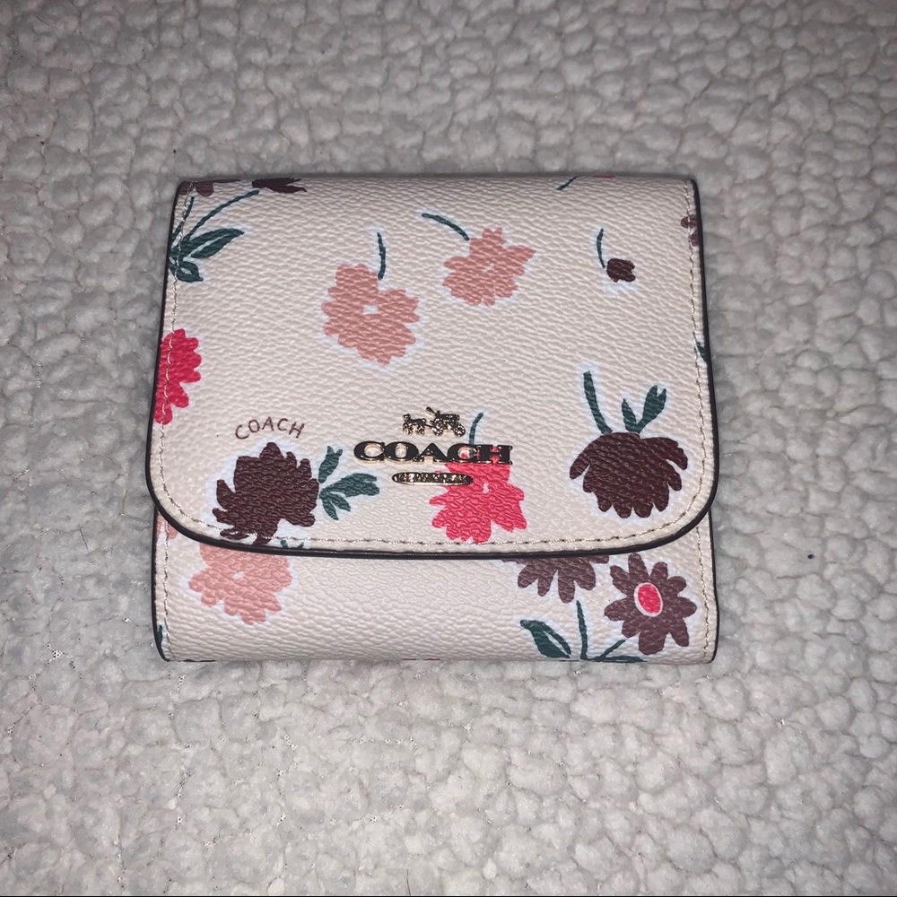 Nwt coach floral wallet!